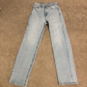 Light blue high-waisted 90s boyfriend